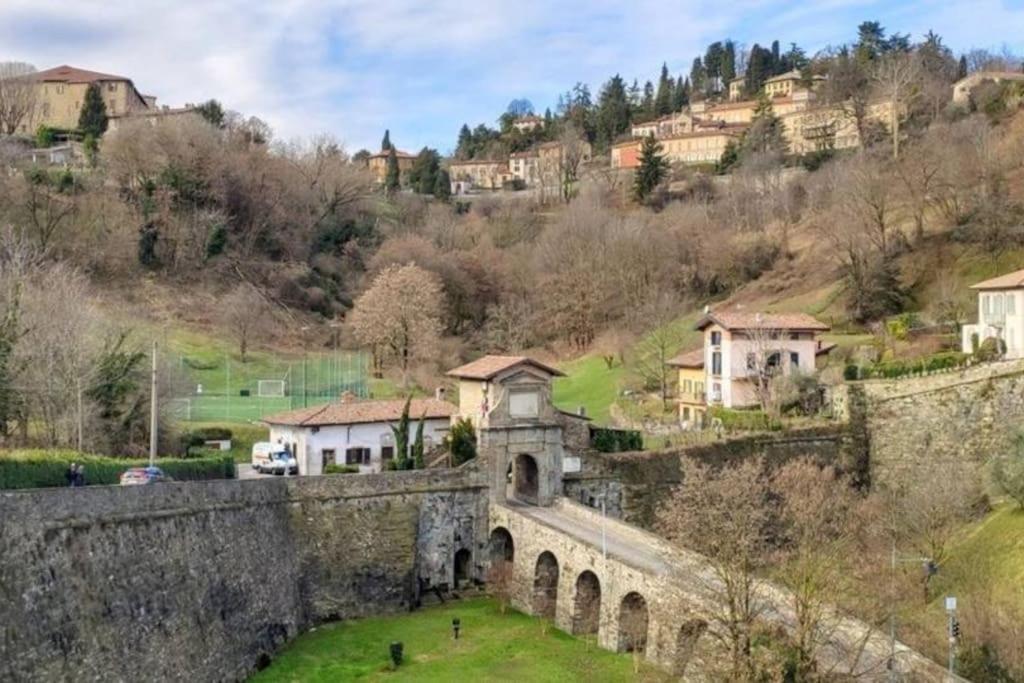 Parcheggio E Wifi Bergamo_A Due Passi Dalle Mura Bérgamo Exterior foto